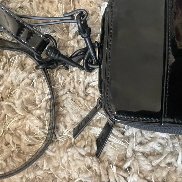 Beis convertible travel passport wallet with crossbody and wristlet strap patent - Picture 4 of 12